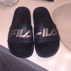 Fila slides